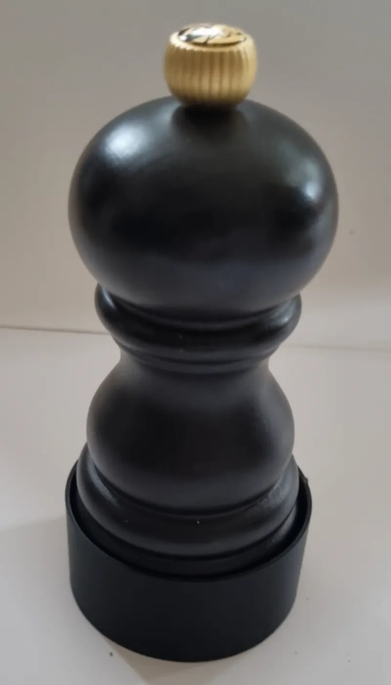 salt and pepper mill cover