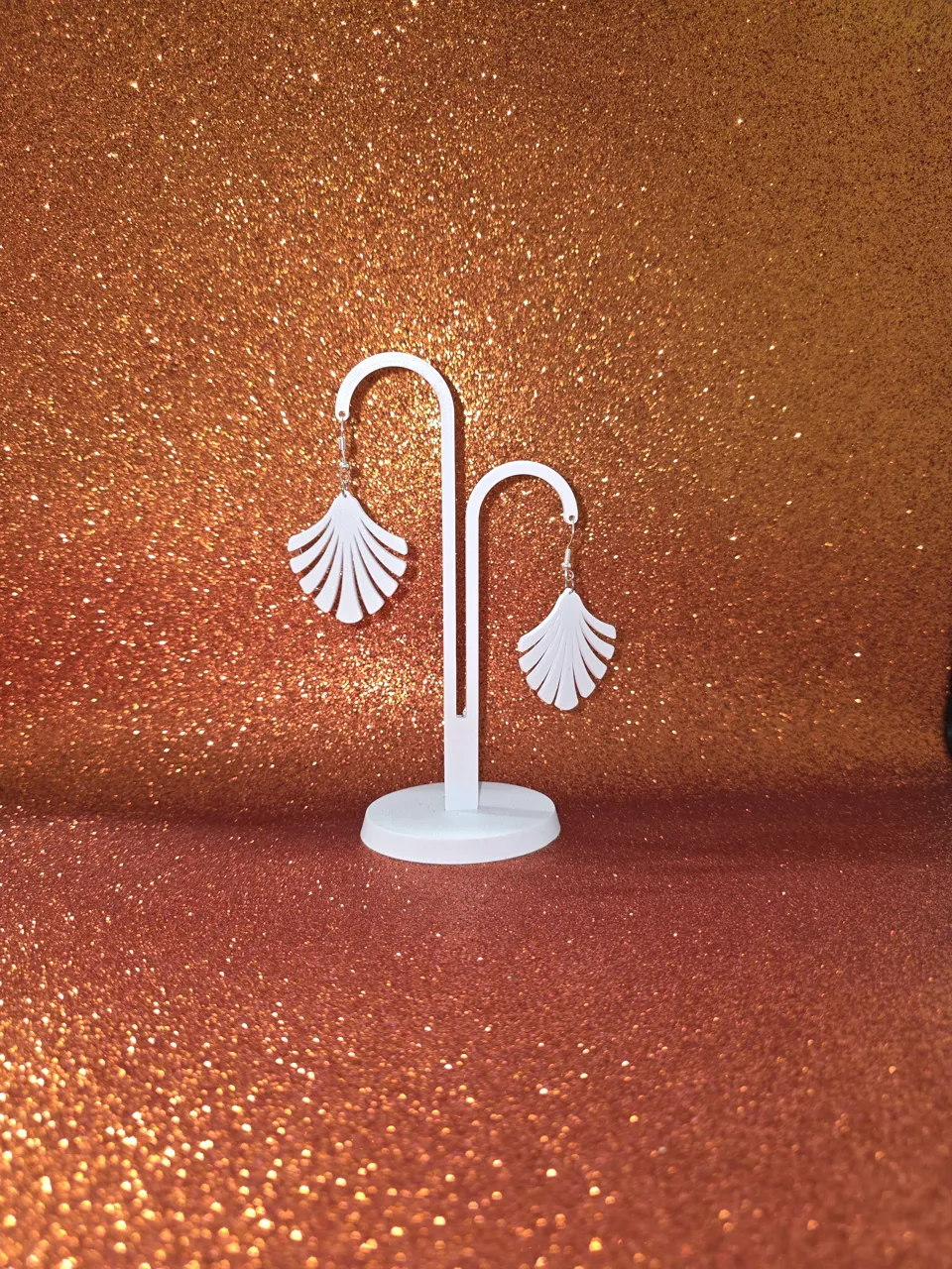Minimal seashell earrings view 3