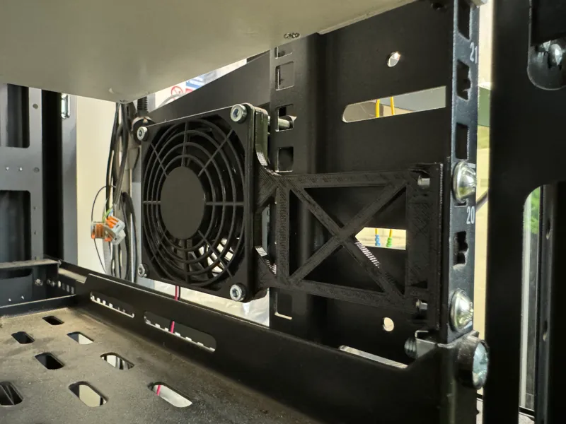 Fan holder 80x80 rack mount