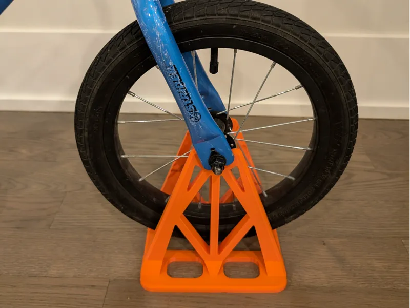 Strider 14x balance bike stand
