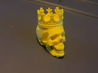 low poly king skull