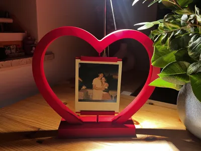 Heart-Shaped Rotating Photo Stand (Polaroid Size)