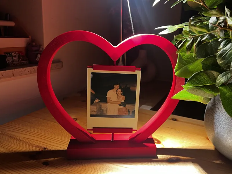 Heart-Shaped Rotating Photo Stand (Polaroid Size)