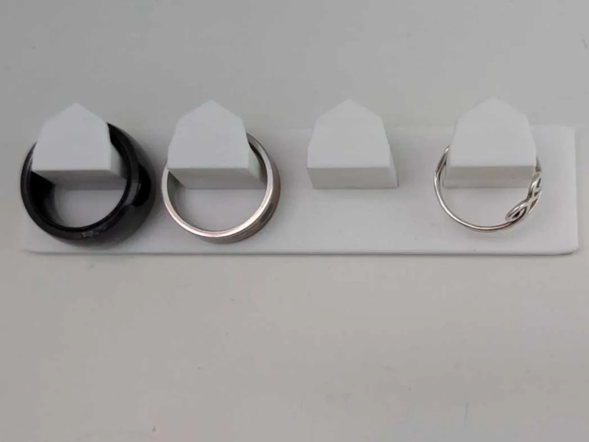 Porte-bagues mural minimaliste