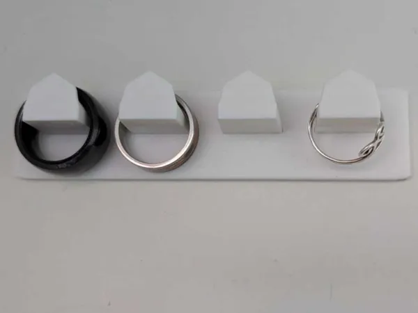 Porte-bagues mural minimaliste