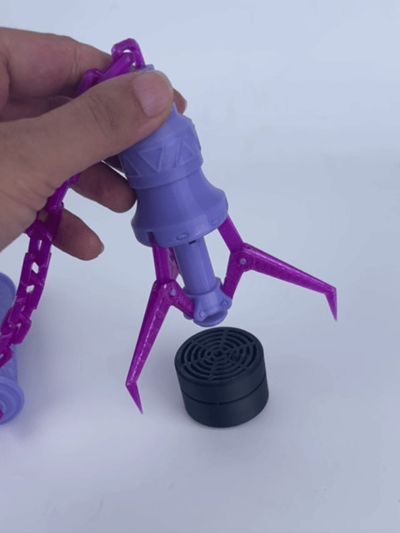 Self-tightening grappling hook with chain