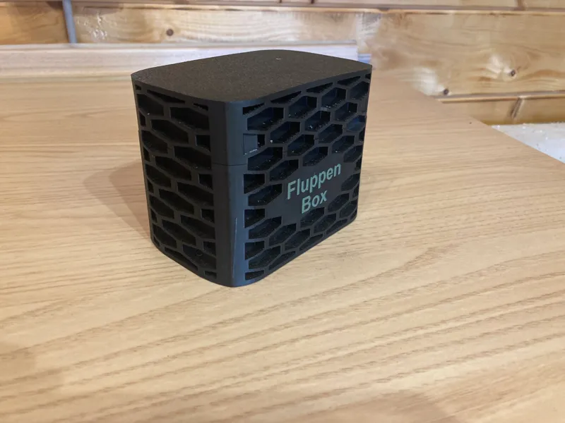 Zigarettenbox mit Fach für Feuchthaltepad