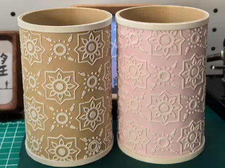 Chinese traditional patterned pen holder