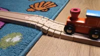 Rail flexible universel pour circuit de train en bois — photo 7