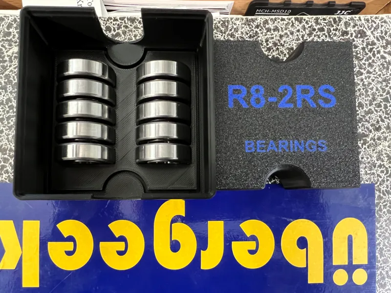 Gridfinity R8 Bearing  holder w/ dust cover