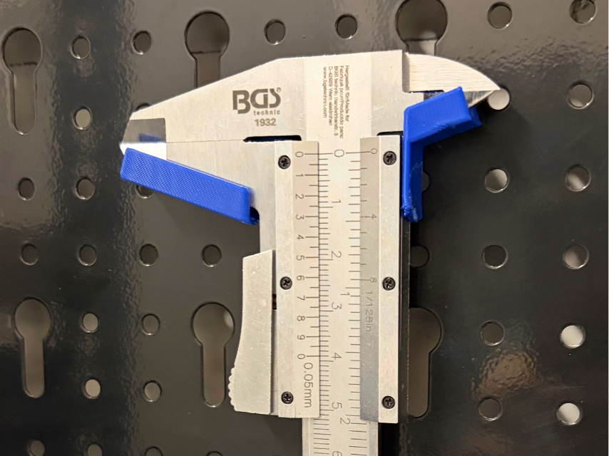 Halterung für Messschieber auf 45mm-Lochwand