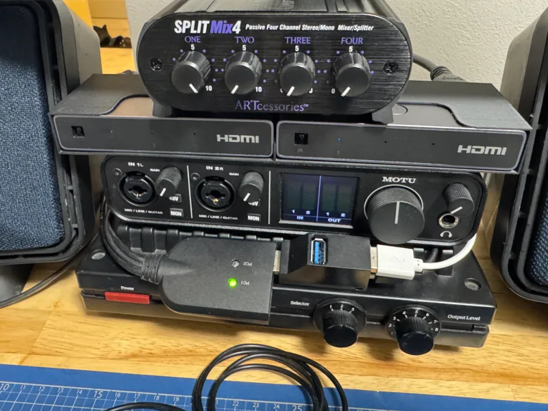 UGREEN 3in1out 8K60Hz HDMI switcher dual dock