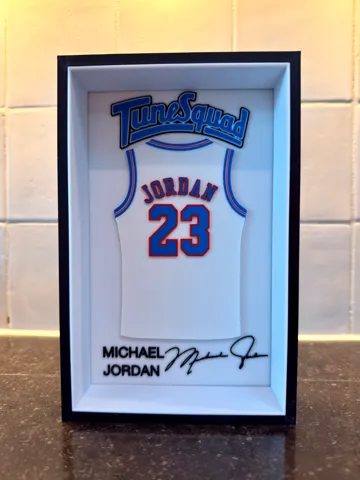 Marco decorativo: Michael Jordan - Space Jam - Jersey Frame — vista de referencia 2