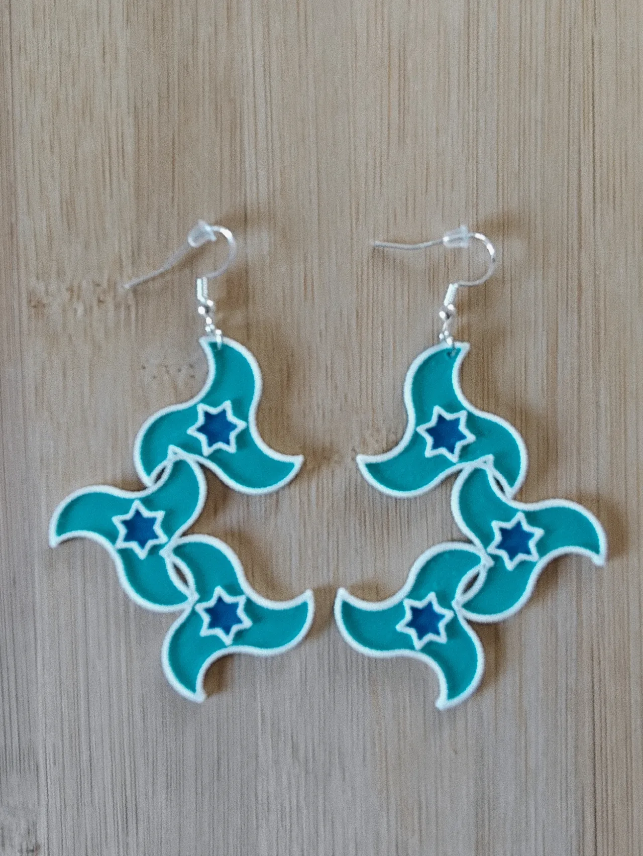 Pajarita nazarí earring view 4