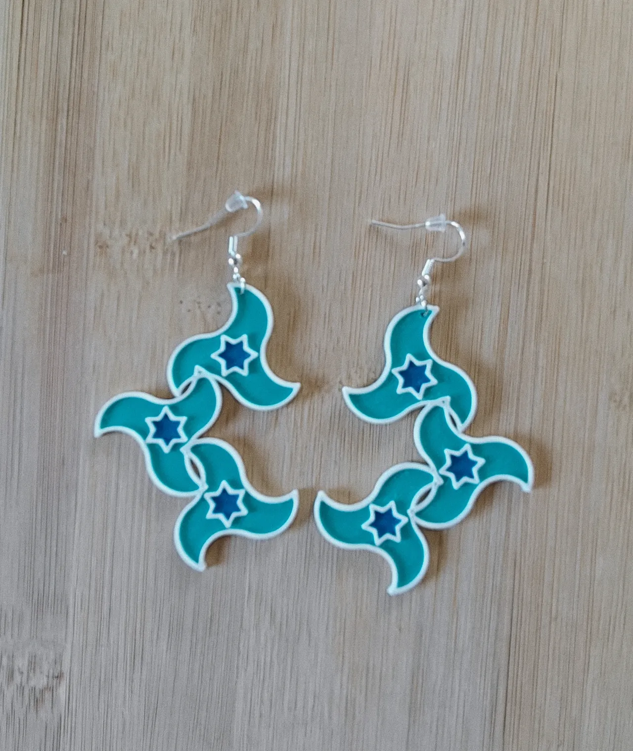 Pajarita nazarí earring view 3