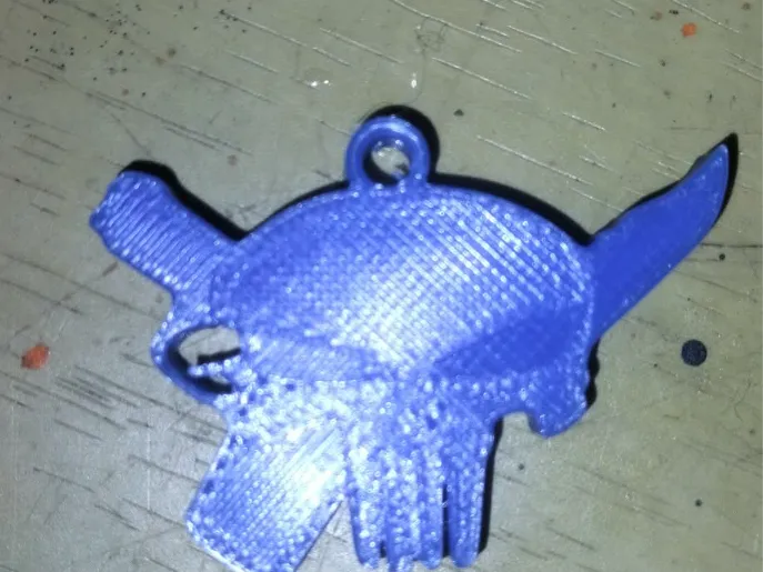 Llavero modelo calabera con armas 
