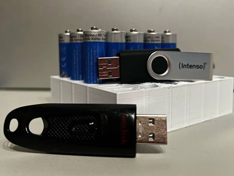 Batterie +USB-Stick halterung
