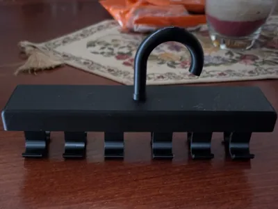 Hanging belt rack