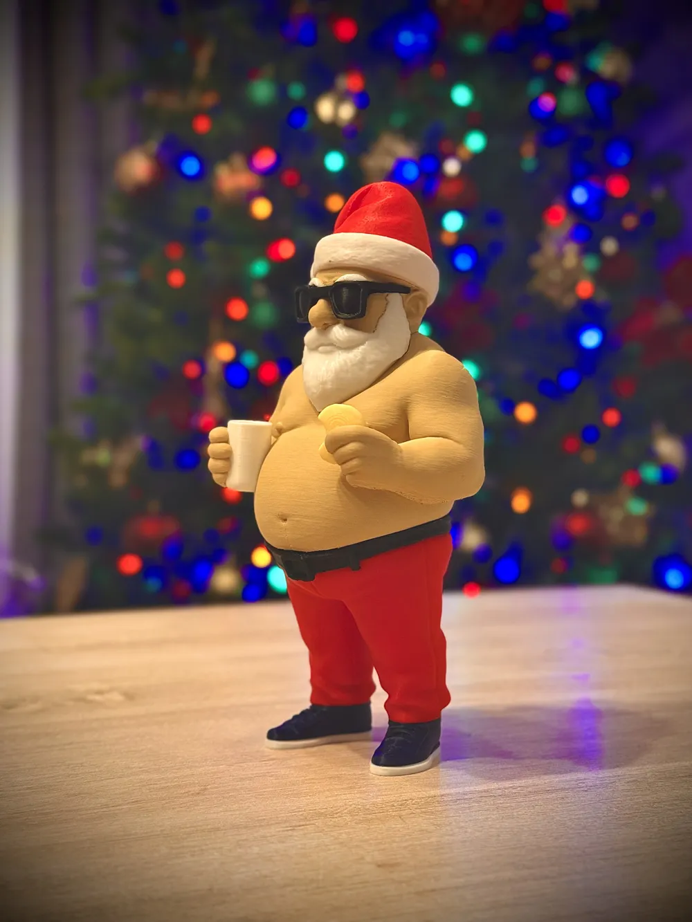 Babbo Natale grasso senza maglietta con latte e biscotti! - Modello di  stampa 3D gratuito - MakerWorld, image size:1000x1333