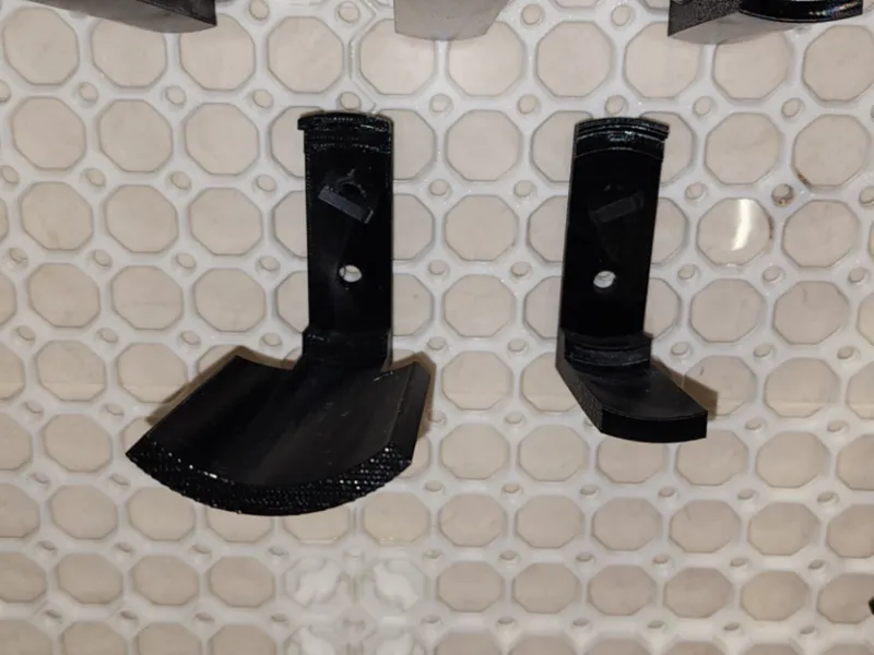 Large and strong spray can holder for Multiboard