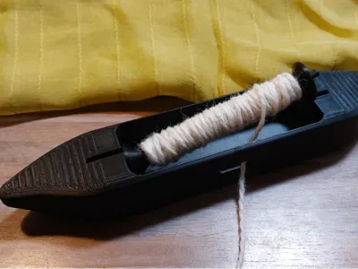 Weaving Boat Shuttle with Spool and Spool Holder 