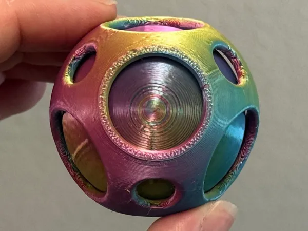 Sphère tournante dans une sphère - fidget