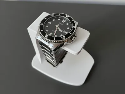 Elegant watch stand
