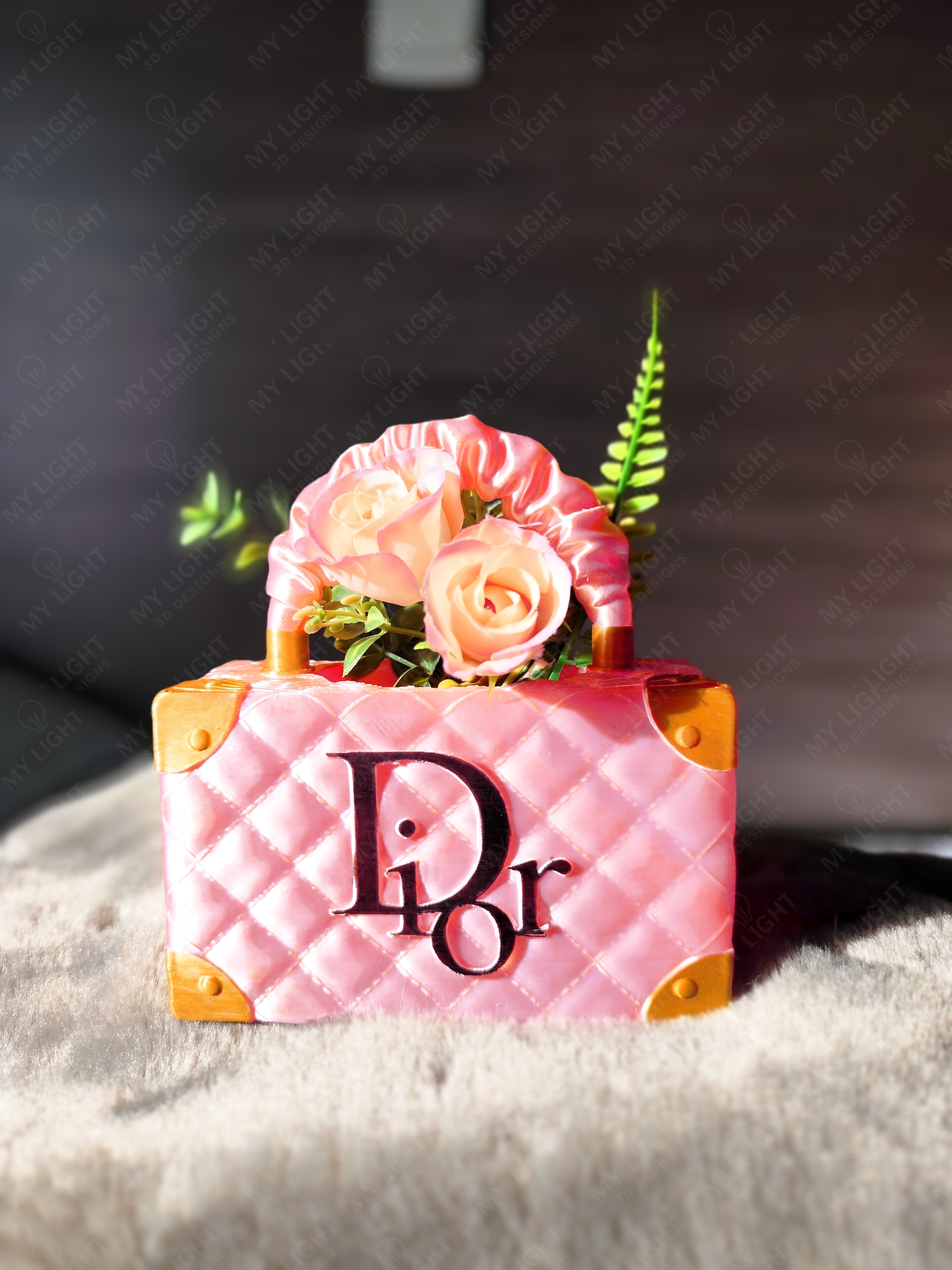 Miniatura 1 do modelo 3D Luxury Handbag Planter & Makeup Brush Holder