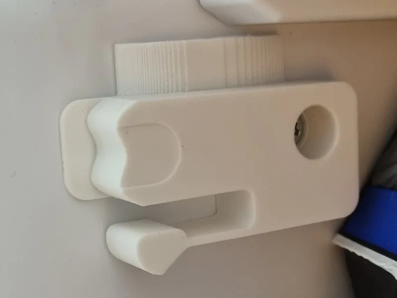 Indesit freezer compartment door lock