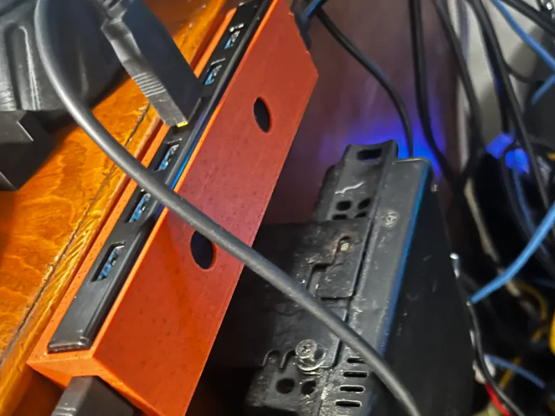 J5 Create brand UBS 3.0 7 Port Hub Wall mount