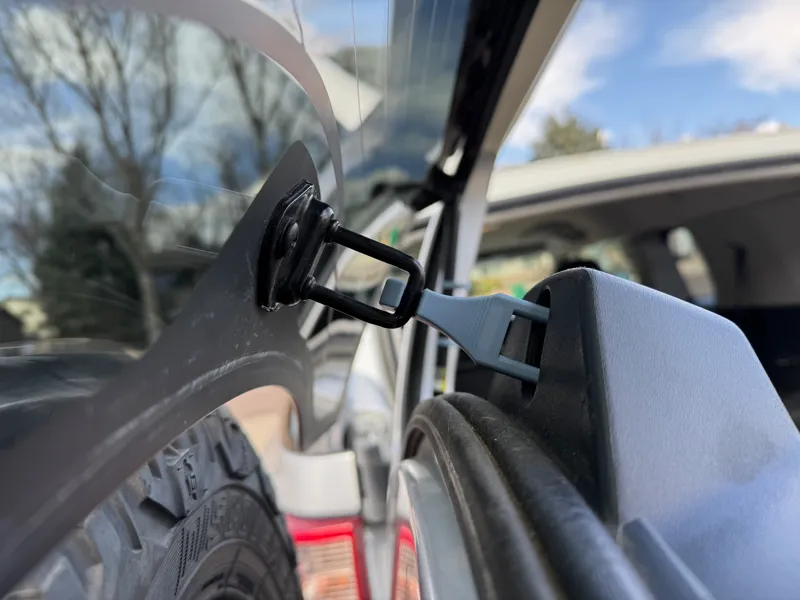 FJ Cruiser Rear Window Lock