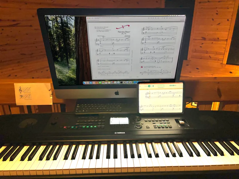 Computer shelf/stand for Yamaha DGX-670