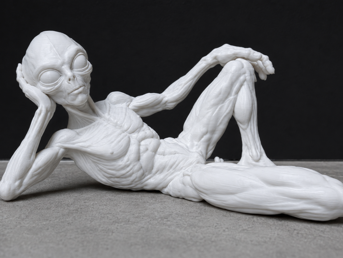 LIFE SIZE CUSTOM ALIEN EARTH SUN BASKING EDITION - 1