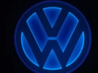glow in the dark VW-logo