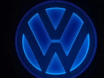 glow in the dark VW-logo