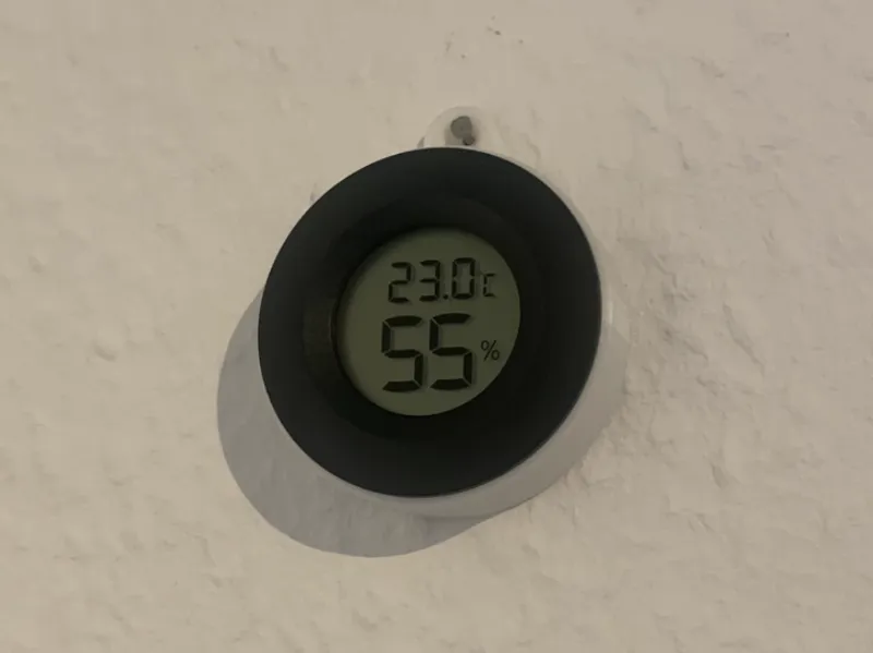 Hygrometer holder