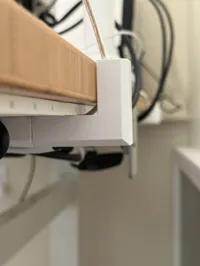 Horizontal offset 20mm for 1 inch thick desk