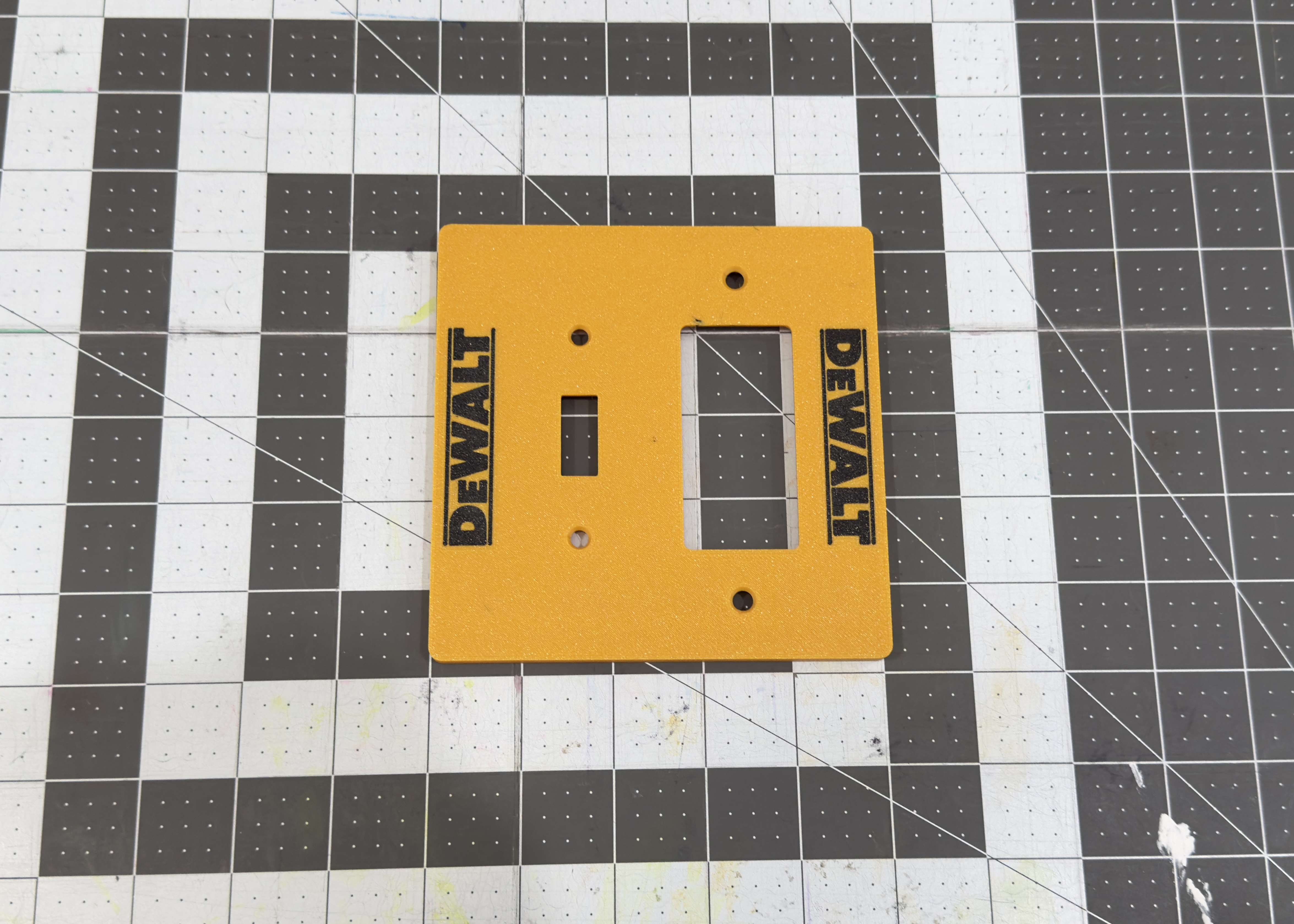 Miniatura 9 do modelo 3D Dewalt Light Switch Plate Set 