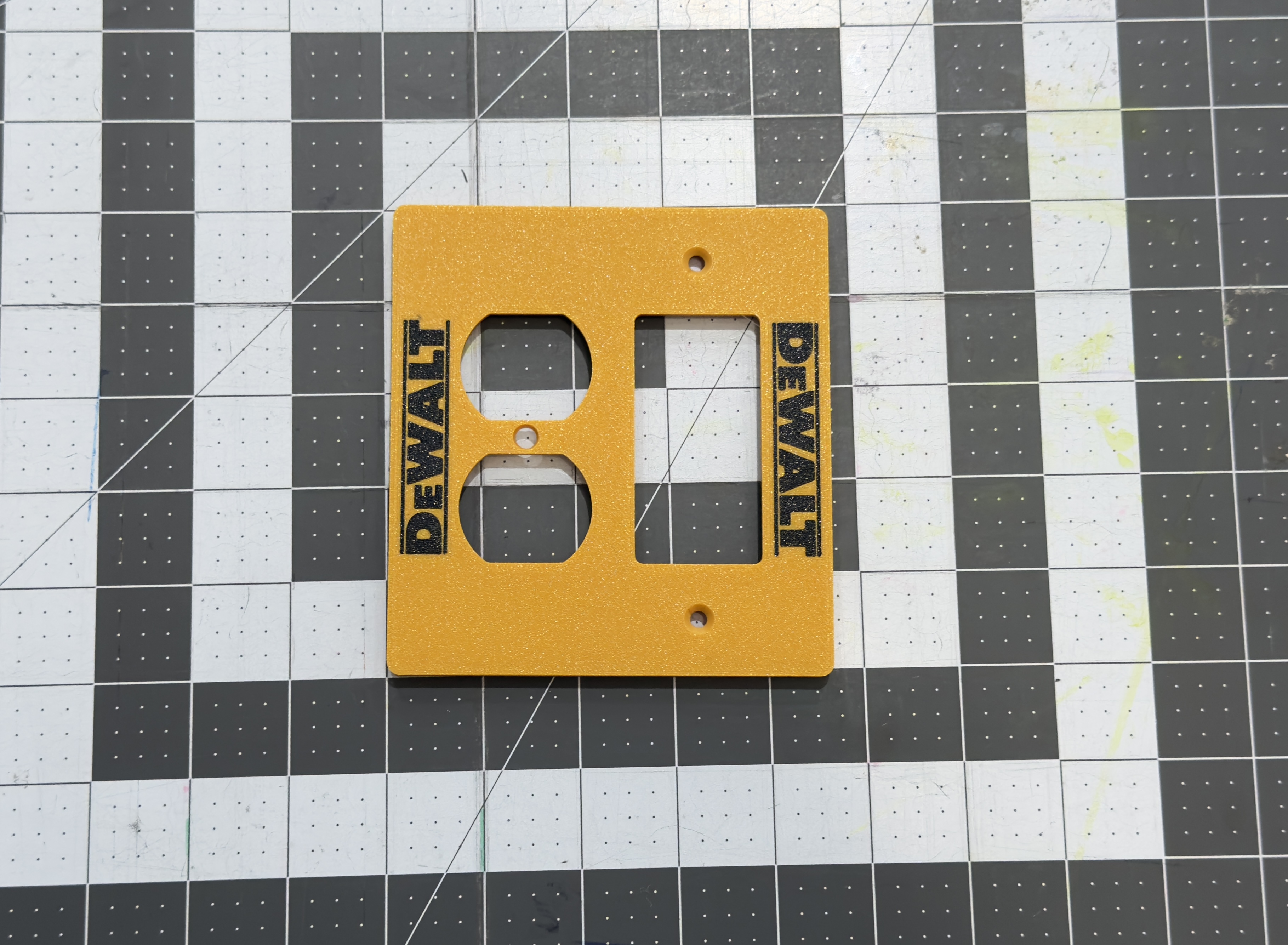 Miniatura 7 do modelo 3D Dewalt Light Switch Plate Set 
