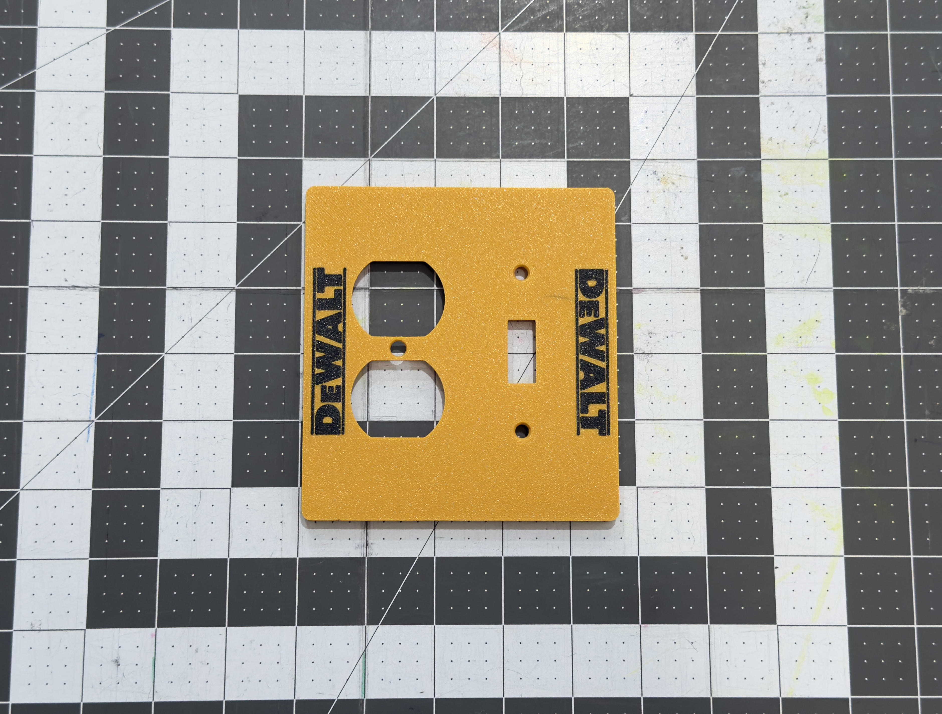 Miniatura 11 do modelo 3D Dewalt Light Switch Plate Set 