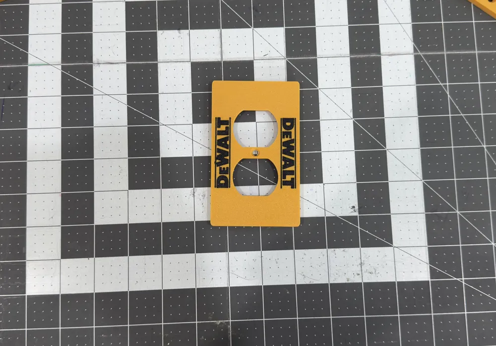Miniatura 8 do modelo 3D Dewalt Light Switch Plate Set 