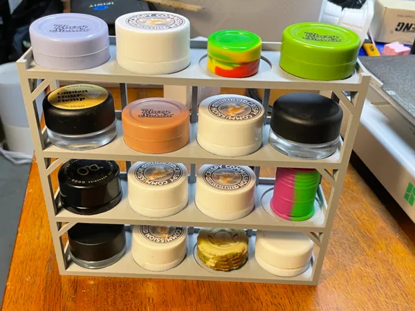 Présentoir à pots à étagères (maquillage / concentrés)