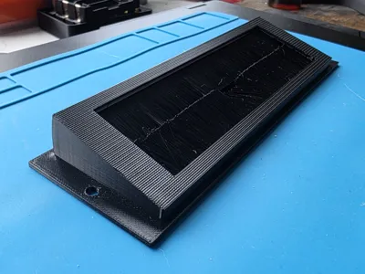 Angled brush grommet for rack / patchkast 