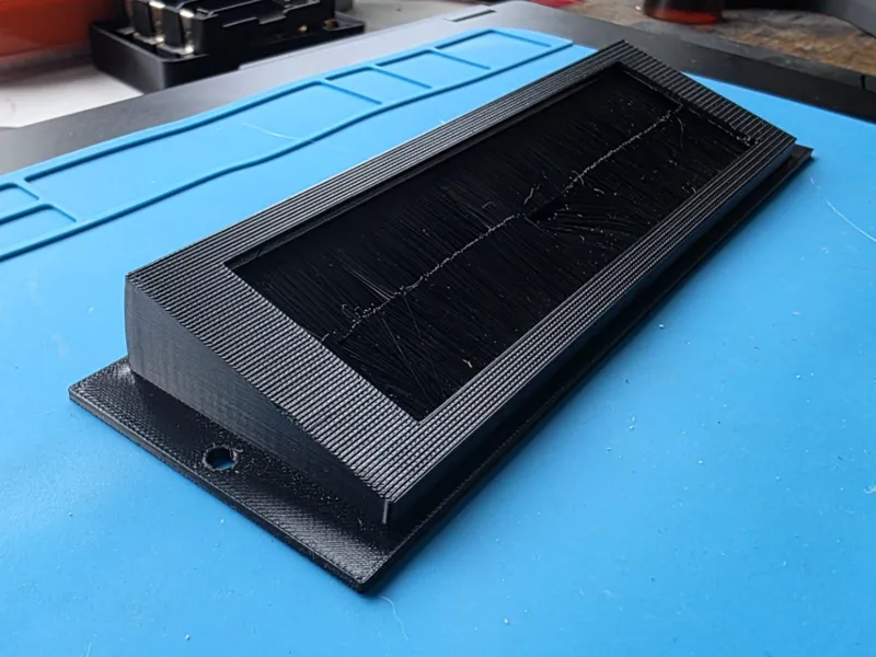 Angled brush grommet for rack / patchkast 