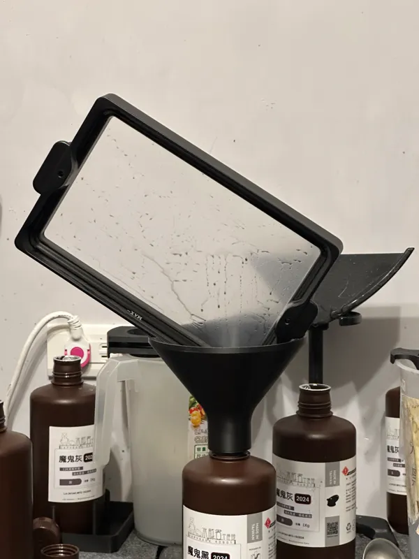 Entonnoir de recyclage pour résine
