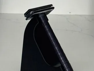 Henson Razor Stand