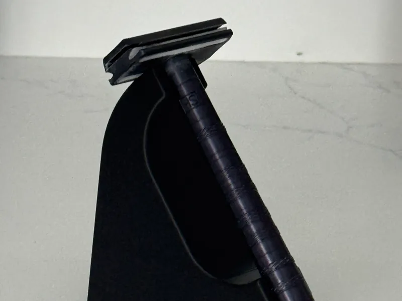 Henson Razor Stand
