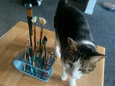 Modern Cantilever Paintbrush Holder