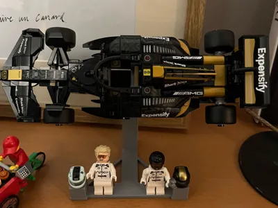 LEGOs F1 the movie speed champions stand, no logo