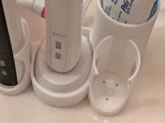 2 Oral B holder, with drains
